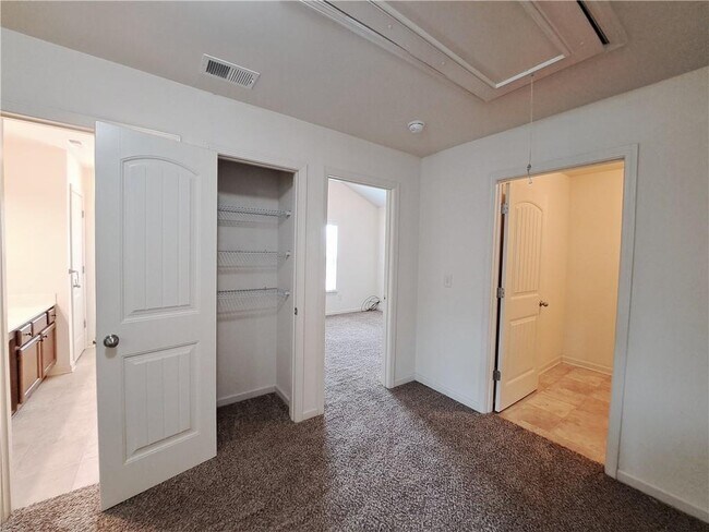 Building Photo - 867 Pine Ln