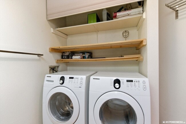 Building Photo - Downtown Living