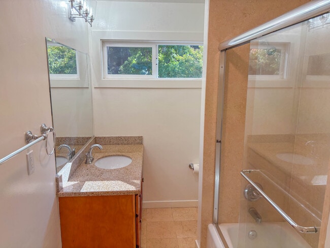 Building Photo - 381 Locust Ave