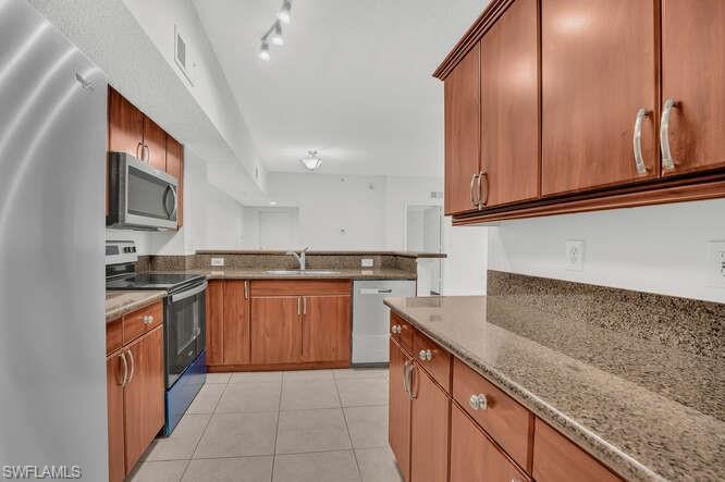 Building Photo - 1865 Florida Club Dr