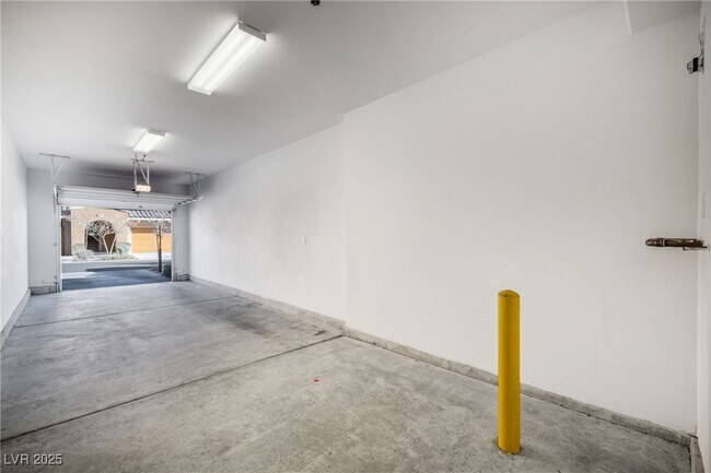 Building Photo - 11890 Tevare Ln