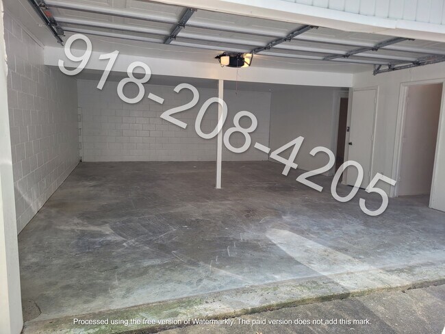 Building Photo - 1601 N Hills Blvd
