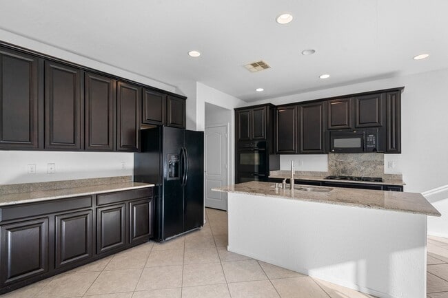 Building Photo - Well-Maintained 4-Bed, 3-Bath Home in Gated Community