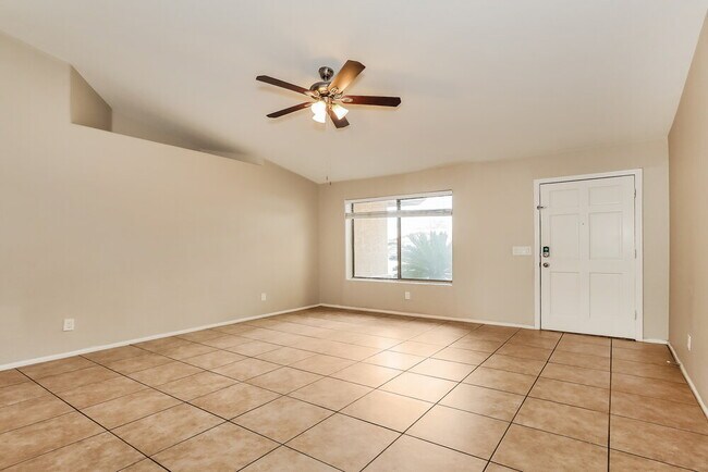 Building Photo - 717 E Calle Chulo Rd