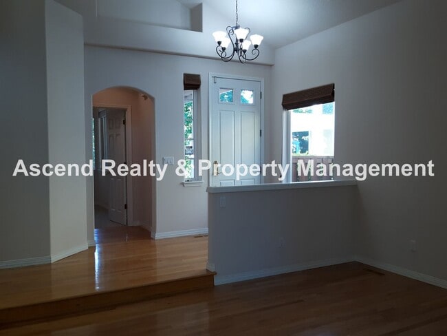 Building Photo - **Move In Special**Available Now 4 Bed w/B...