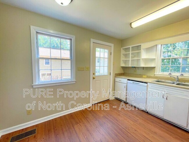 Building Photo - 127 Aurora Dr