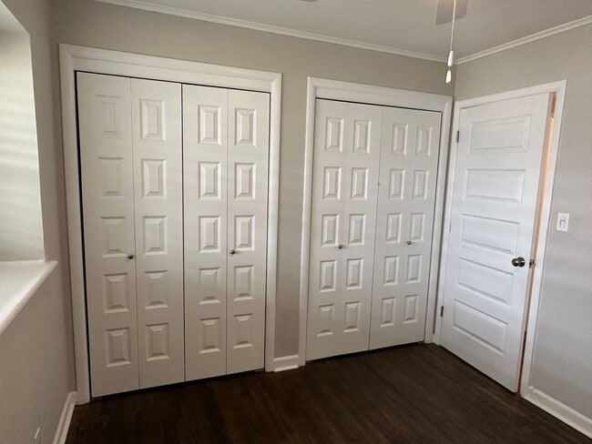 Building Photo - This home is adorable and move in ready!