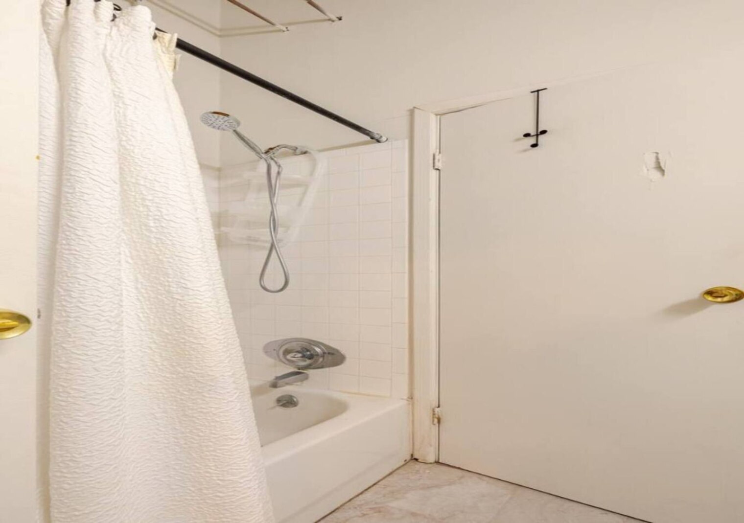 Building Photo - 226 Mt Elliott St