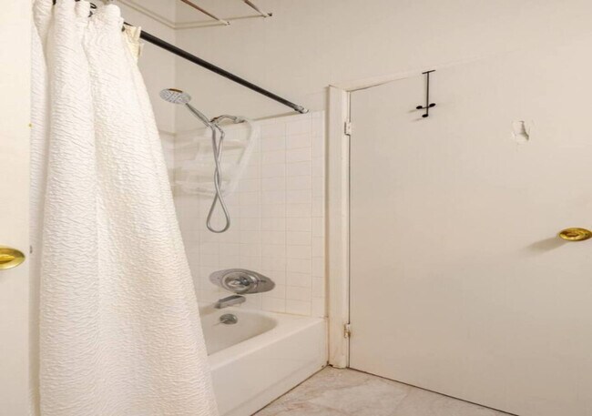 Building Photo - 227 Iron St