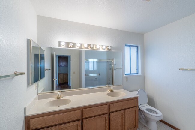 Building Photo - 2741 Seminole Dr