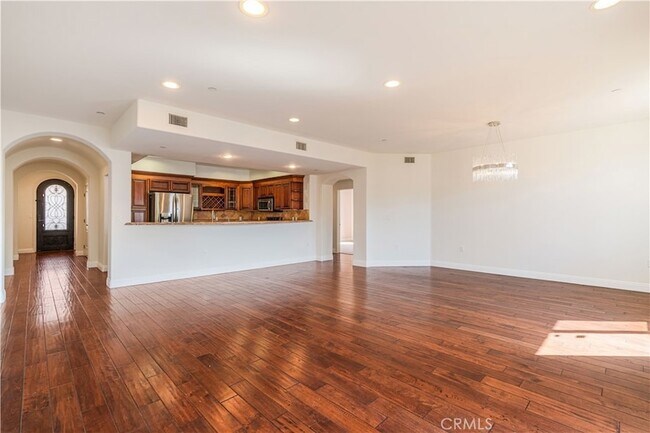 Building Photo - 1835 S Barrington Ave