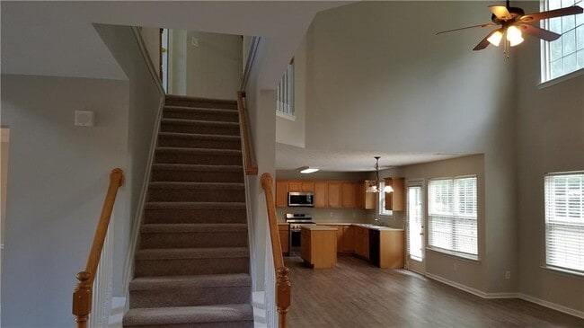 Building Photo - 3652 Roxfield Dr NE