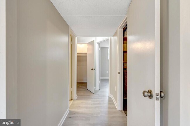 Building Photo - 7065 Leewood Forest Dr