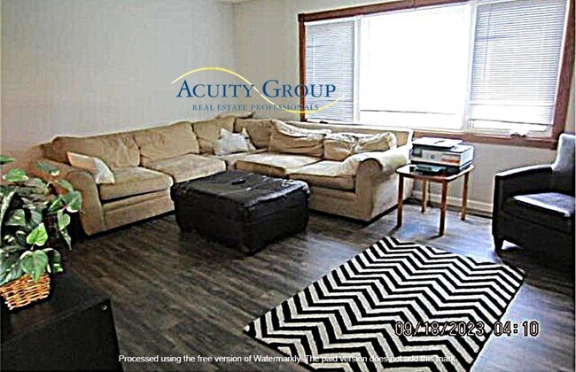 Building Photo - 4 Bedroom, 2,5 bath Duplex