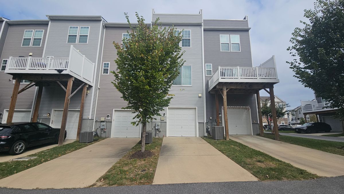 Building Photo - 9072 Fox Stream Way