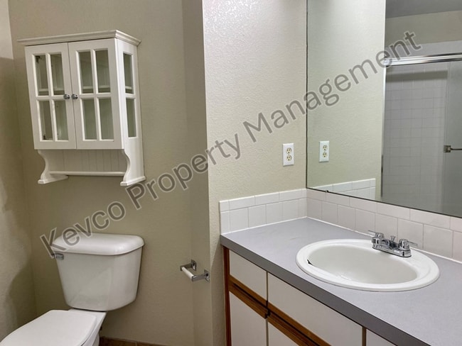 Building Photo - 1637 Westbridge Dr