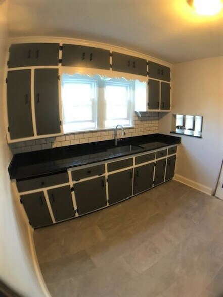 Building Photo - 1962 S 92nd St