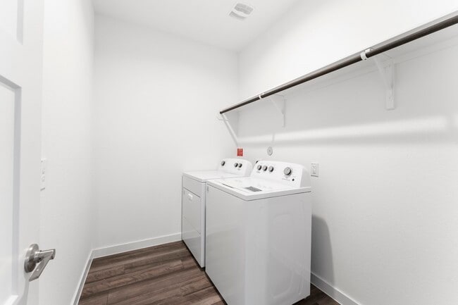 Building Photo - 13340 Bear Creek Ct