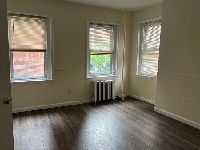 Building Photo - 211 Harrison Ave