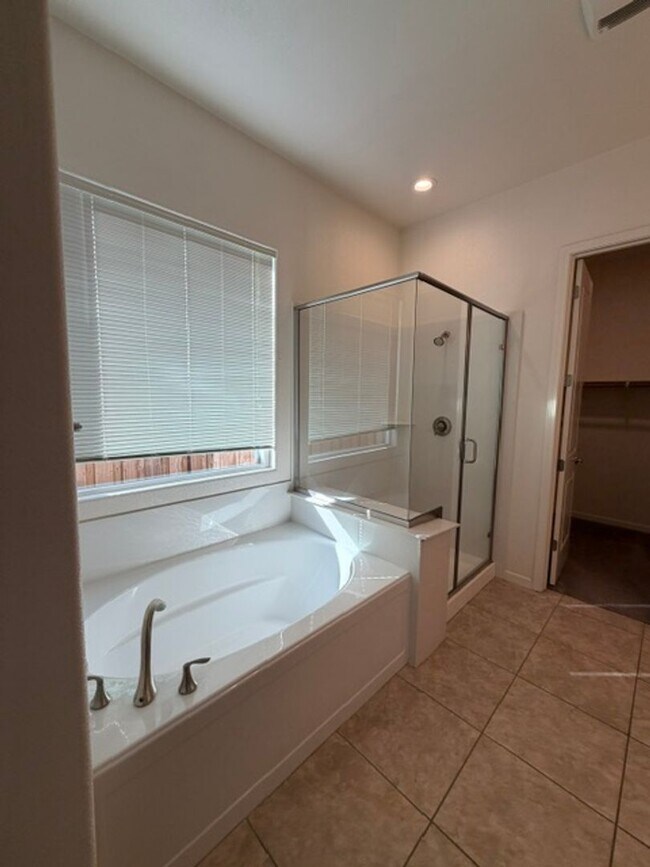 Building Photo - 362 Olivadi Way