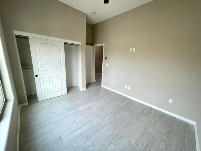 Building Photo - Beautiful 3 Bedroom Home on Desert Lakes Golf Course!