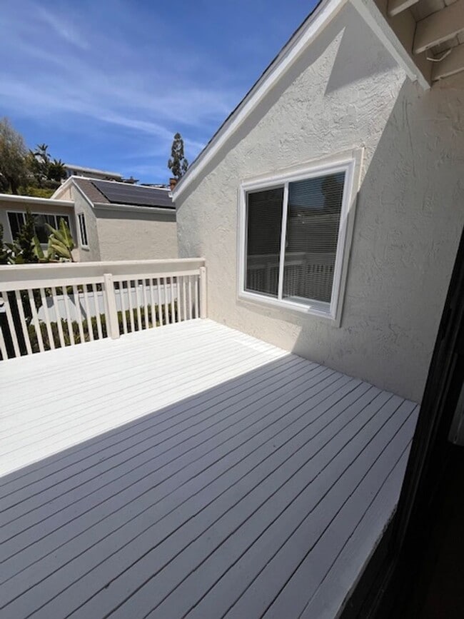 Building Photo - 3 bed 1.5 bath 2 story condo in Park Place...
