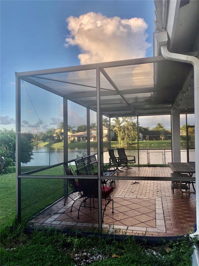 Building Photo - 15025 Brighton Ln