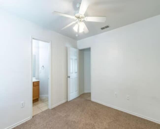 Building Photo - Available June 2026! 3 bed 3 bath 2 car garage