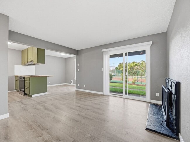 Building Photo - 336 NE Skipanon Dr