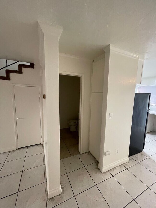 Building Photo - 2-bedroom, 1.5-bath townhouse in El Cajon