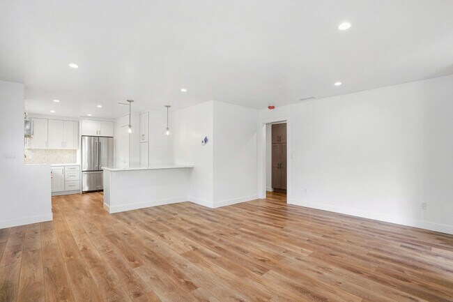 Building Photo - PALM