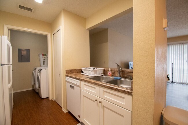 Building Photo - Windsor Park #313