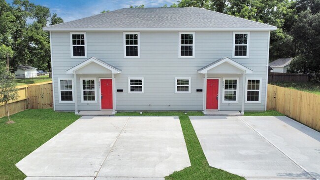 Primary Photo - 8595 Parkway Dr