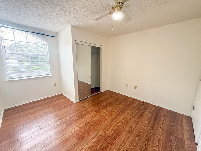 Building Photo - 3705 SW 27th St