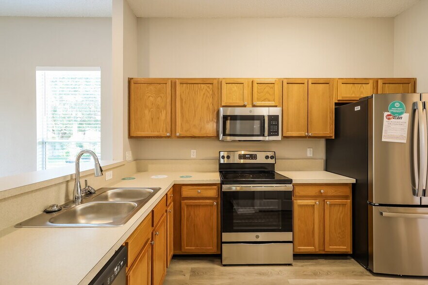 Building Photo - 7733 Westport Bay Dr
