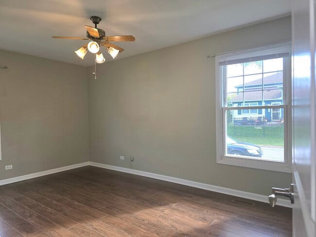 Building Photo - 310 Russet Way