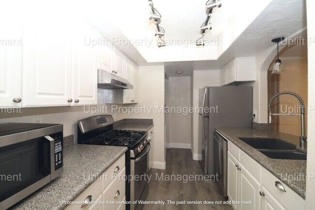 Building Photo - 9356 Twin Trails Dr