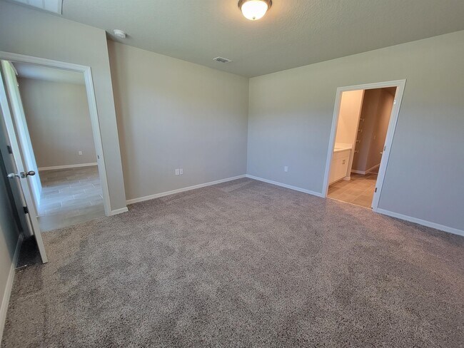 Building Photo - 5265 Sanders Oak Trl