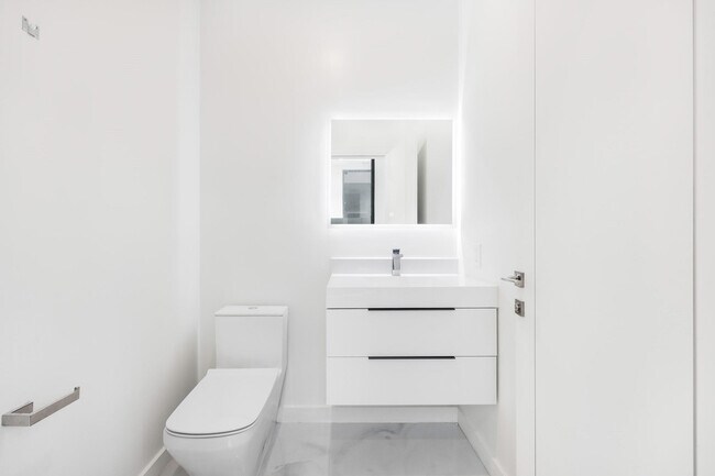 Building Photo - 2516 NE 21st St