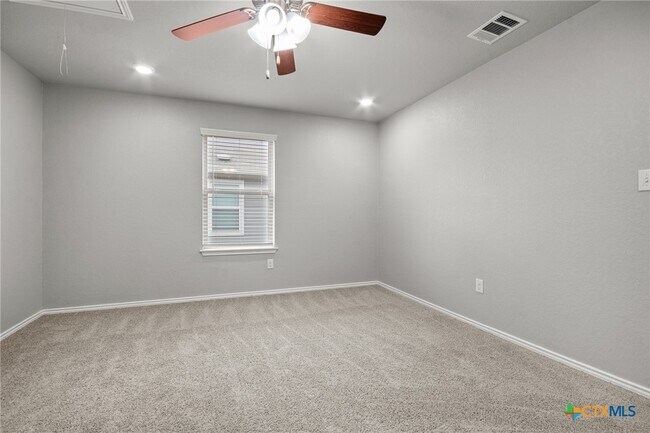 Building Photo - 271 Kinsley Wy