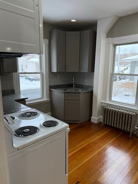 Building Photo - 176 Everett St