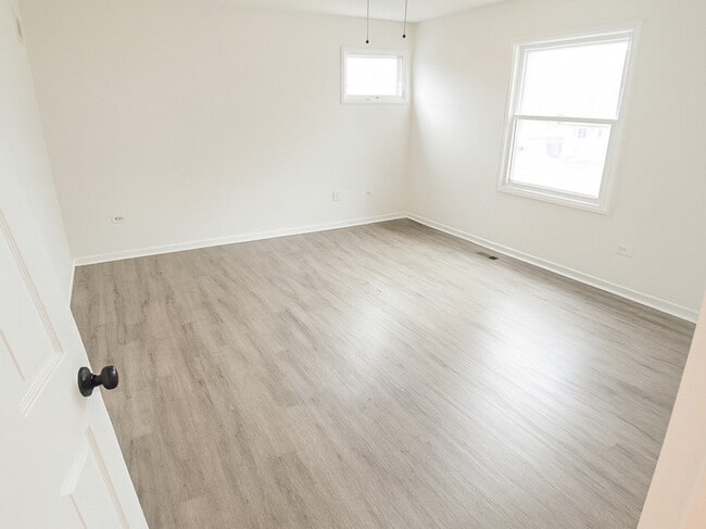 Building Photo - 2600 John Bourg Dr