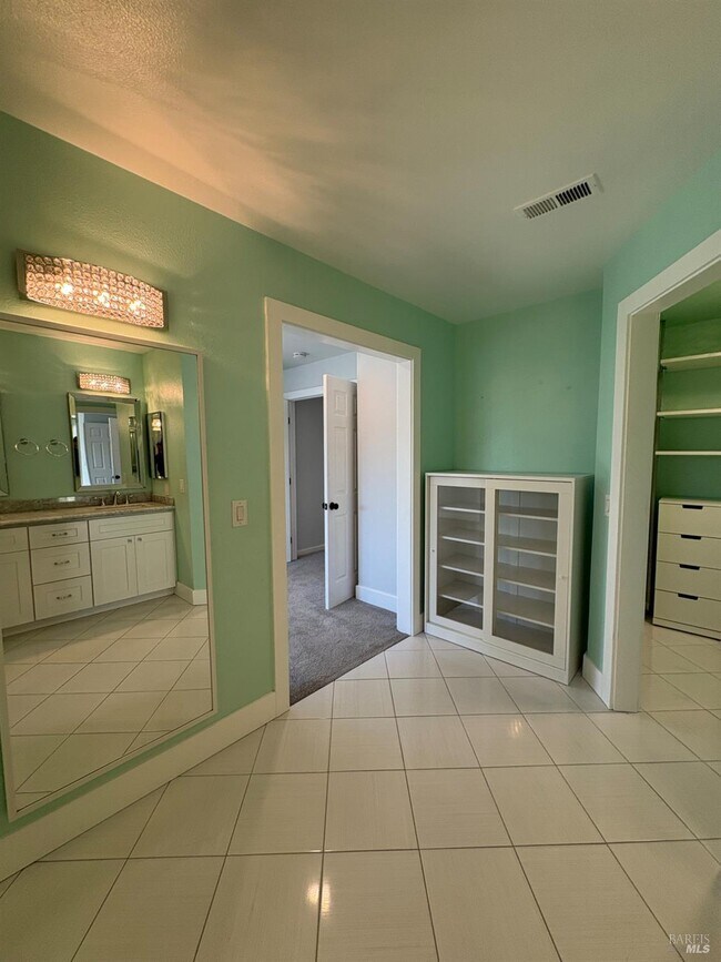 Building Photo - 5705 Davis Cir