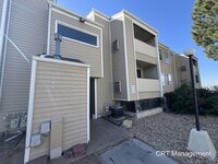 Building Photo - 1 bedroom Garden Level Condo Walking Dista...