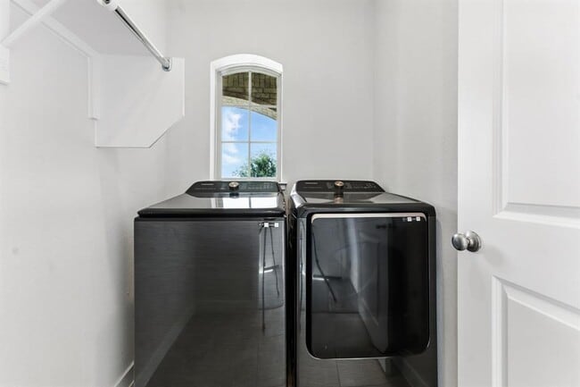 Building Photo - 8100 Copper Prairie Bend