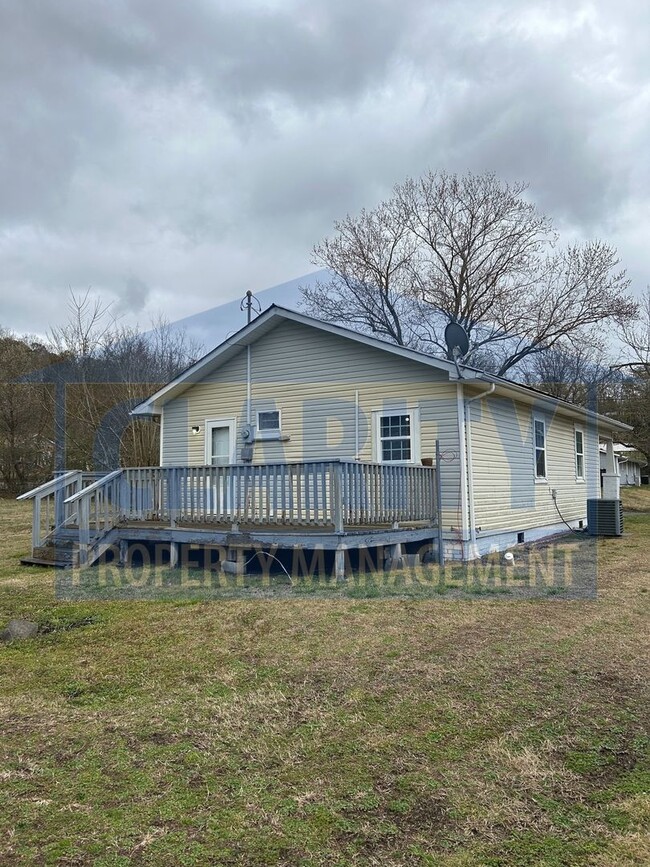 Building Photo - Super cute and cozy 2 bedroom home!