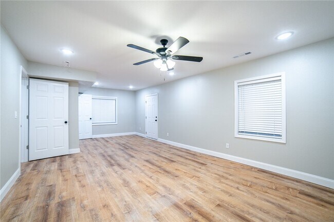 Building Photo - 1647 Carolyn Dr