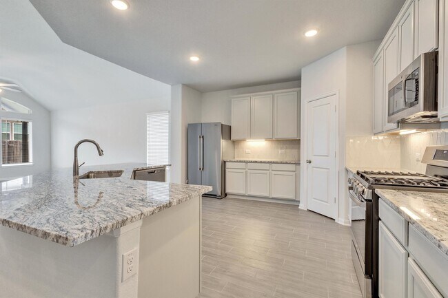 Building Photo - 211 Short Leaf Dr