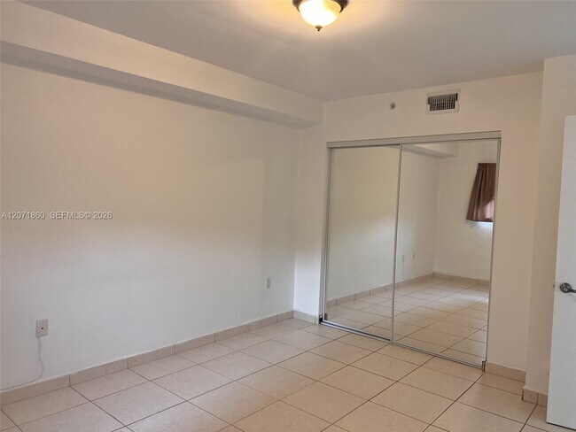 Building Photo - 2740 SW 28th Terrace