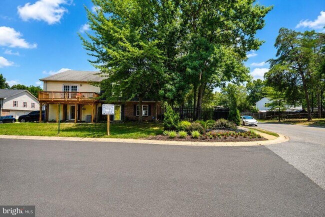 Building Photo - 5135 Shawe Pl